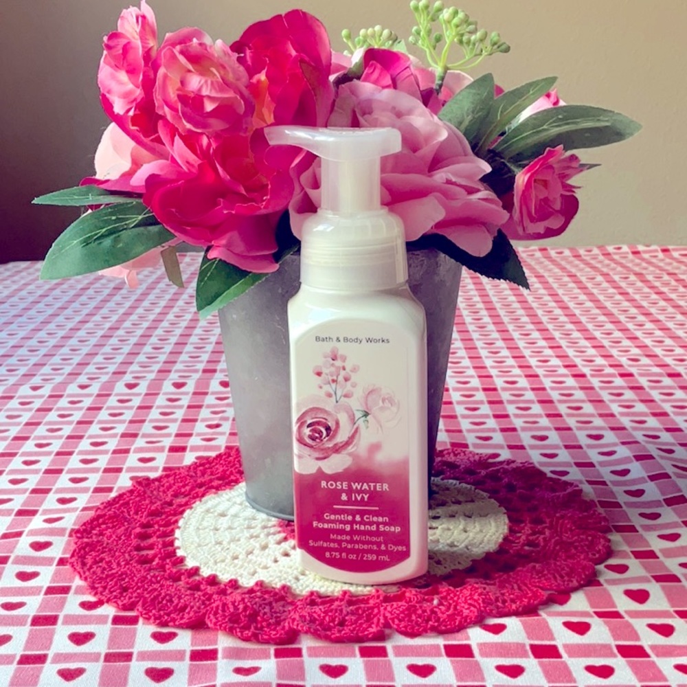 🧴💐🧴 BATH & BODY WORKS ROSE WATER  & IVY HAND SOAP 🧴💐🧴 NWT 🧴💐🧴